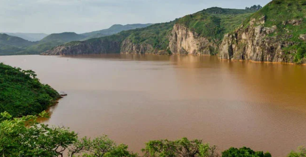 Những sông, hồ nào chỉ đứng cạnh cũng có thể chết người? ảnh 1