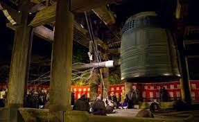 Vào đêm giao thừa, người Nhật tin rằng rung chuông bao nhiêu lần sẽ xua đuổi tội lỗi của con người?