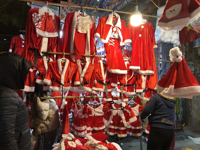 Nhộn nhịp thị trường đồ trang trí, quà tặng Noel ảnh 13