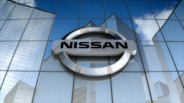 Nissan triệu hồi hơn 300.000 xe vì lỗi mui xe tự mở ảnh 1