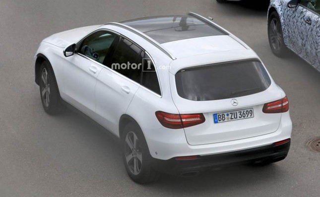 Mercedes-Benz GLC mới lộ ảnh chạy thử ảnh 1