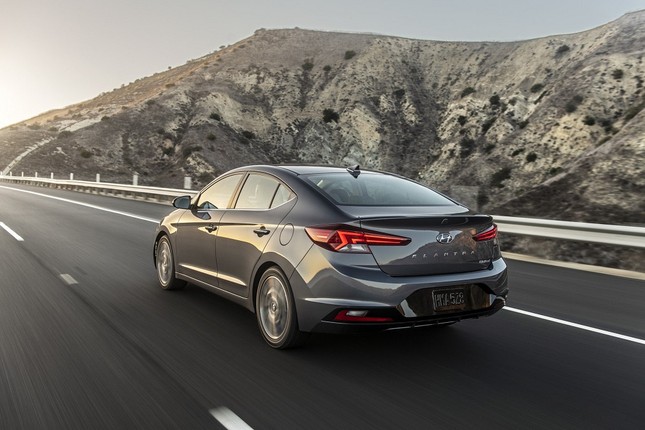 Hyundai Elantra 2019 sắp ra mắt với phiên bản được nâng cấp nhiều ảnh 1