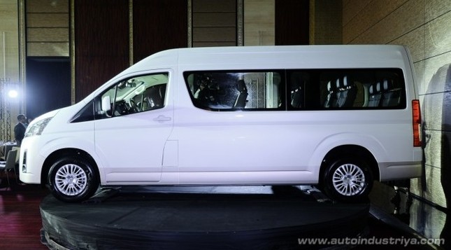 Toyota Hiace 2019 có giá bán từ 706 triệu đồng tại Philippines ảnh 2