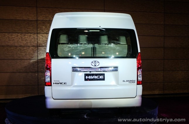Toyota Hiace 2019 có giá bán từ 706 triệu đồng tại Philippines ảnh 3