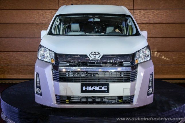 Toyota Hiace 2019 có giá bán từ 706 triệu đồng tại Philippines ảnh 1