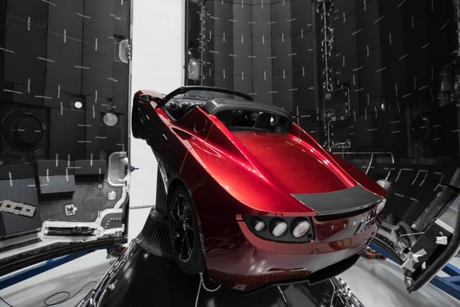 Xe điện Tesla đã tới sao Hỏa sau 2,5 năm lưu lạc ảnh 1