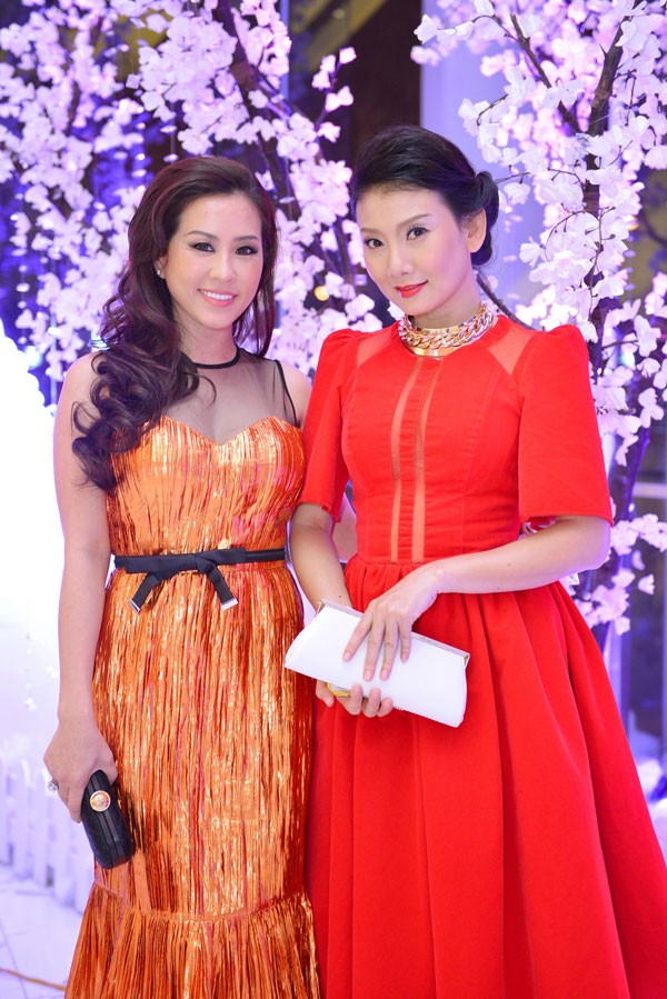 'Gái quê' Lê Thị Phương lại ăn mặc sến sẩm ảnh 6