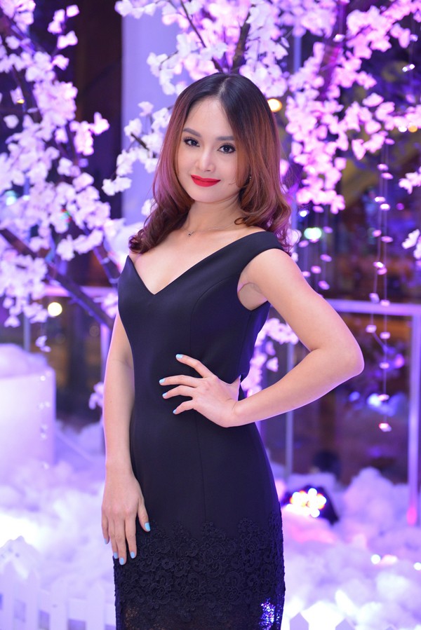 'Gái quê' Lê Thị Phương lại ăn mặc sến sẩm ảnh 10