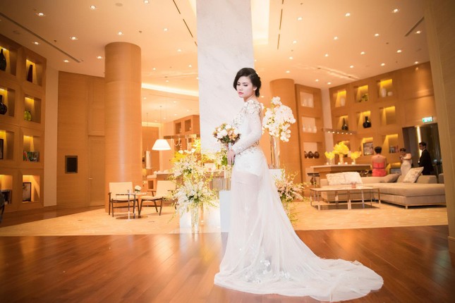 Á hậu Tú Anh duyên dáng thử váy cưới ảnh 10