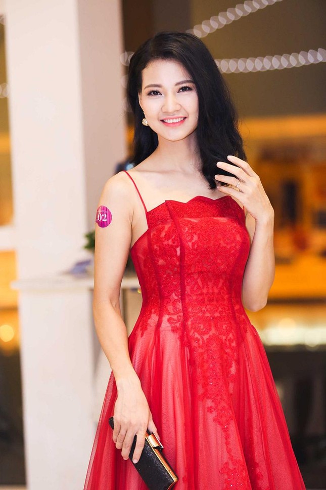 Trần Thị Quỳnh khoe vai trần quyến rũ bên Mai Thu Huyền ảnh 2