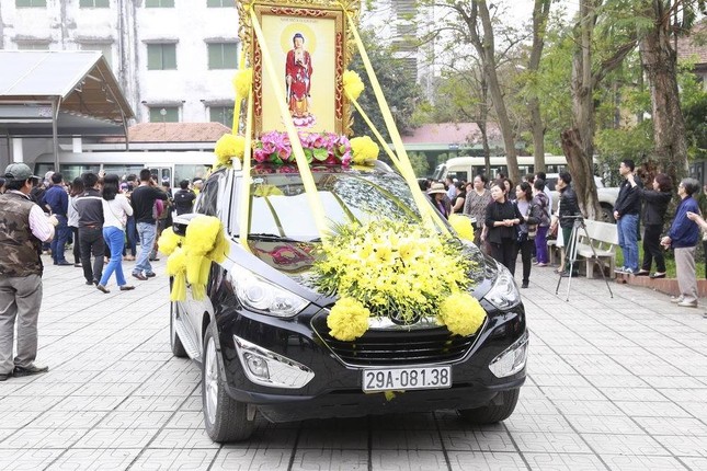 MC Anh Tuấn bật khóc khi đọc điếu văn tiễn đưa Trần Lập ảnh 8