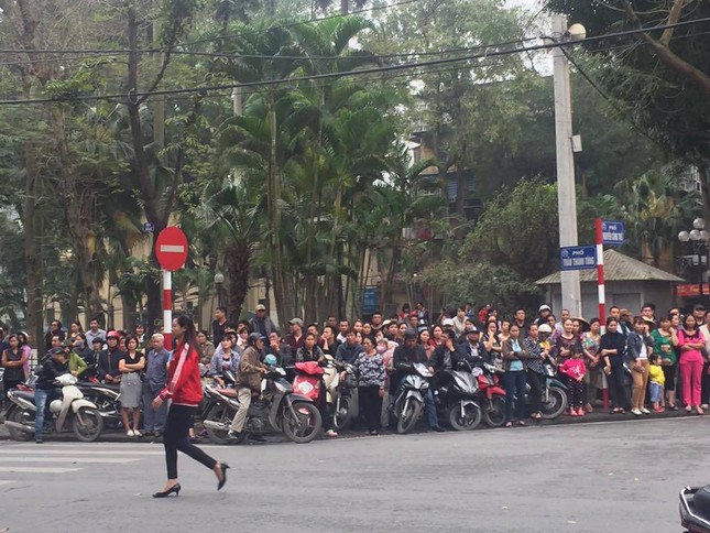 MC Anh Tuấn bật khóc khi đọc điếu văn tiễn đưa Trần Lập ảnh 13