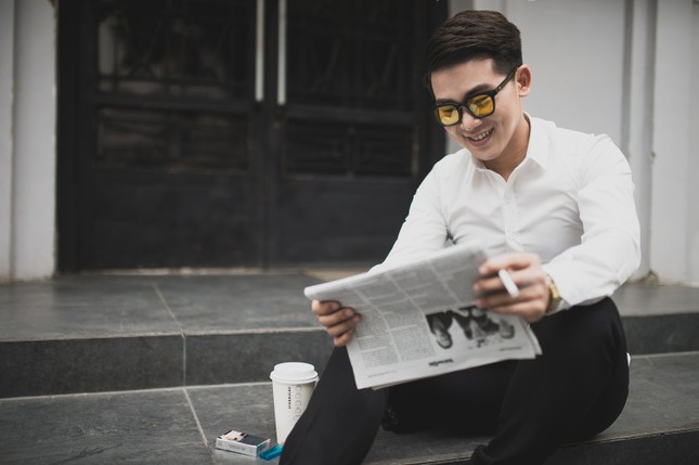 Ca sĩ Việt Tú lịch lãm trong single 'Trong vòng tay anh' ảnh 1