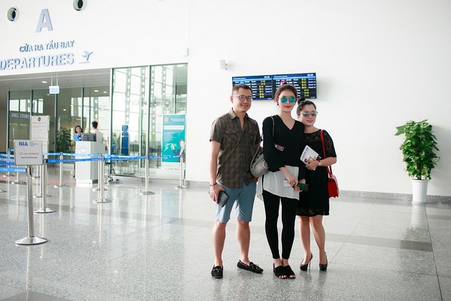 Fan ra sân bay tiễn Á hậu Huyền My đi du học ảnh 3