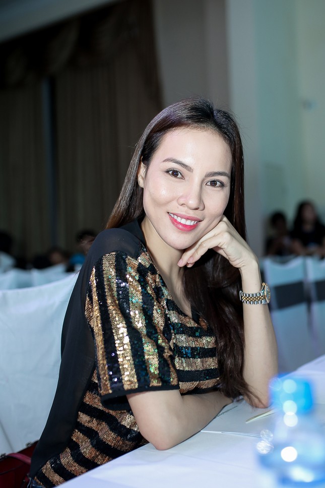 Hoa hậu Thuỳ Dung đón Trung thu sớm cùng 2500 trẻ em nghèo ảnh 4