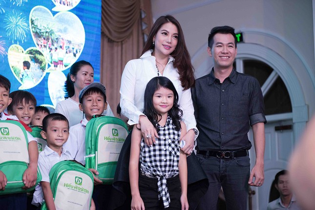 Hoa hậu Thuỳ Dung đón Trung thu sớm cùng 2500 trẻ em nghèo ảnh 7