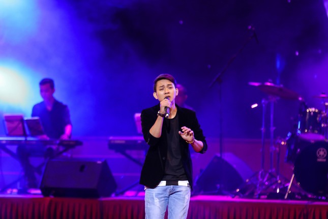 MC Kỳ Duyên 'đòi' làm vợ thứ năm của danh ca Chế Linh ảnh 1