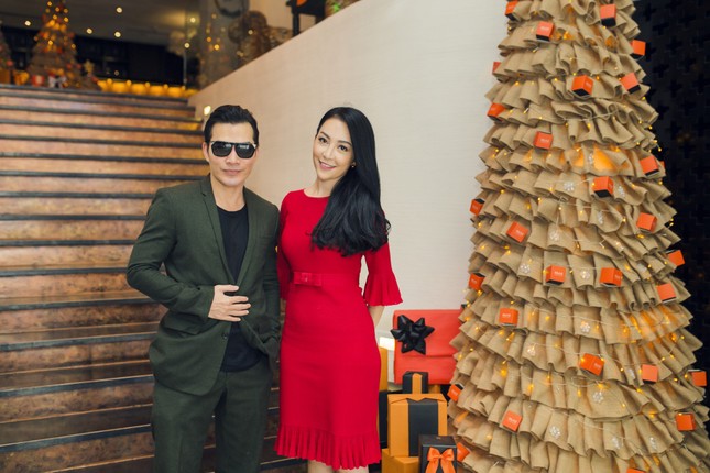 Diễm My trẻ trung mừng sinh nhật tuổi 54 bên bạn bè ảnh 10