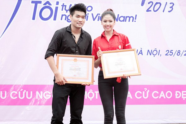Những Hoa hậu, Á hậu từng nhận bằng khen vì công tác hiến máu ảnh 5