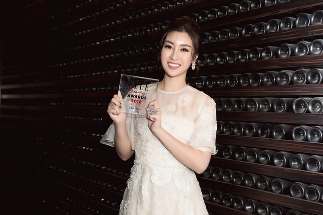 Đỗ Mỹ Linh vượt Linh Nga, Diễm My 9X để trở thành 'Gương mặt của năm' ảnh 9