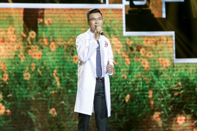 Quang Lê, Như Quỳnh khẩu chiến nảy lửa trên ghế nóng Thần tượng Bolero ảnh 2
