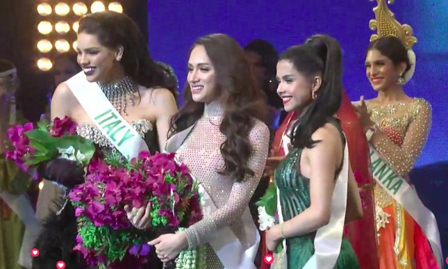 Dũng cảm hát live, Hương Giang Idol giành giải 'Hoa hậu tài năng' ảnh 2