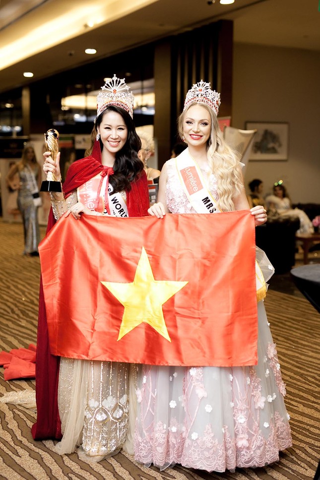 Dương Thuỳ Linh đăng quang Hoa hậu Phụ nữ Toàn thế giới 2018 ảnh 2