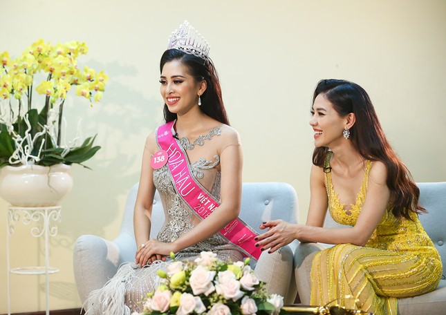 Hoa hậu Tiểu Vy trả lời câu hỏi khó của MC Nguyên Khang lúc nửa đêm ảnh 6