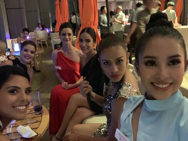 Sau khi gợi cảm với bikini, Tiểu Vy lại đẹp tựa 'nữ thần' ở Miss World ảnh 5