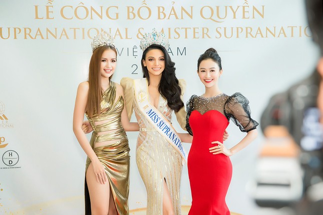 Lâm Khánh Chi 'thả rông' táo bạo đón Hoa hậu Siêu quốc gia 2018 ảnh 8