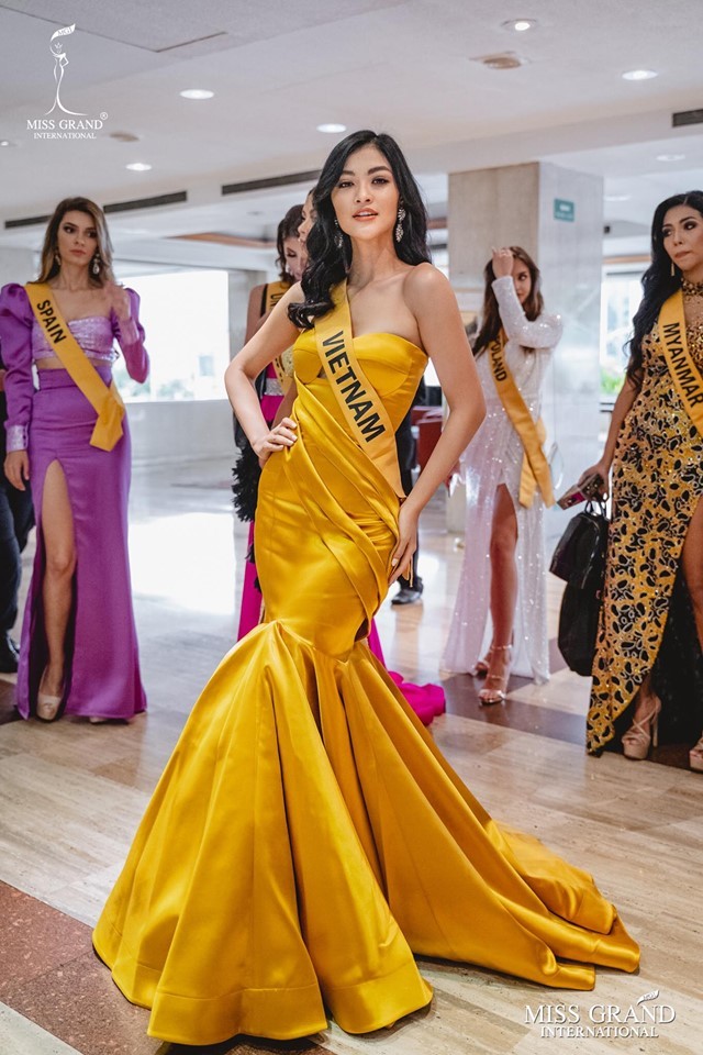 Xuất hiện cuối cùng, Kiều Loan đội vương miện như veddette ở họp báo Miss Grand ảnh 5