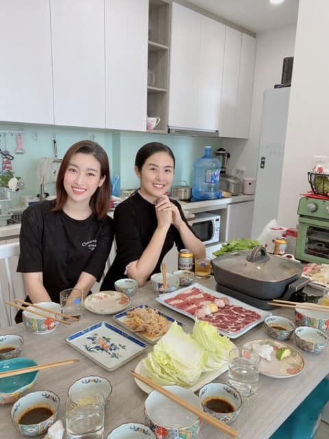 Được tiếp tế nhiều đồ ăn ở khu cách ly, Võ Hoàng Yến hài hước nói mở shop ảnh 9