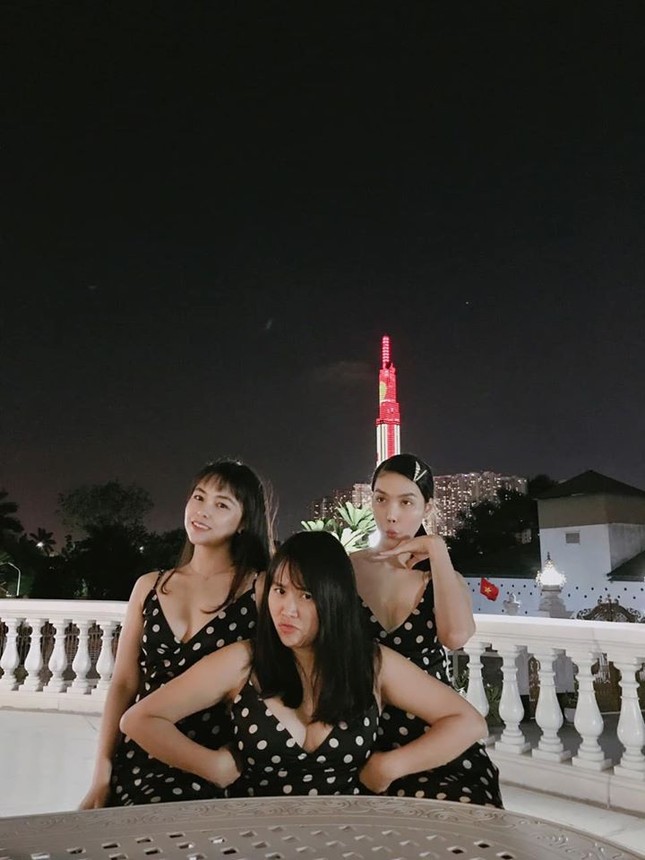 Hoa hậu Tiểu Vy, Lương Thuỳ Linh lo lắng khi Julia Morley mắc Covid-19 ảnh 10