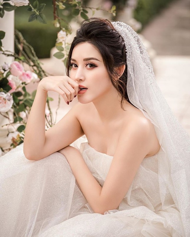 Hoa hậu Tiểu Vy, Lương Thuỳ Linh lo lắng khi Julia Morley mắc Covid-19 ảnh 8