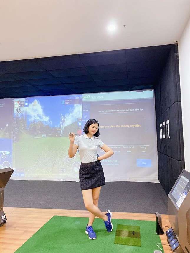 Lan Khuê, Diễm Hương mặc trễ nải khoe vòng 1 gợi cảm ảnh 9