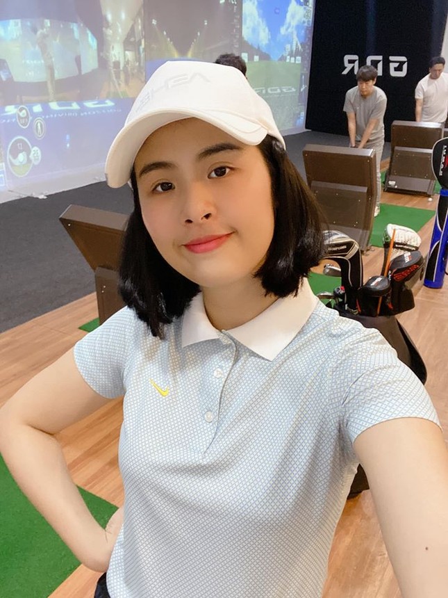 Lan Khuê, Diễm Hương mặc trễ nải khoe vòng 1 gợi cảm ảnh 8