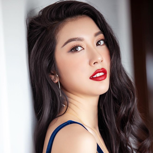 Hoa hậu Hà Kiều Anh liên tục khiến fan 'bỏng mắt' khi khoe dáng với bikini ảnh 7