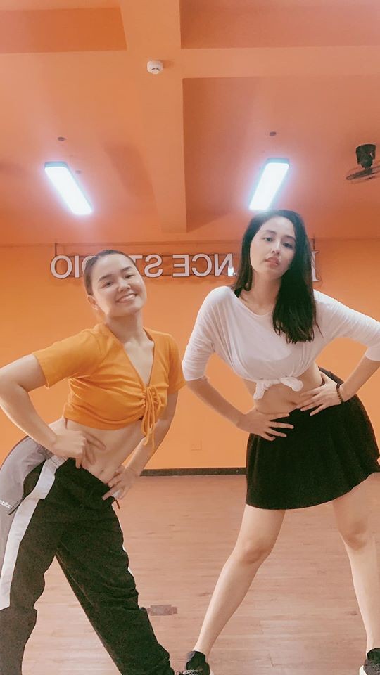 Diễm Hương dịu dàng với áo bà ba, Lan Khuê lấp ló vòng 1 gợi cảm ảnh 15