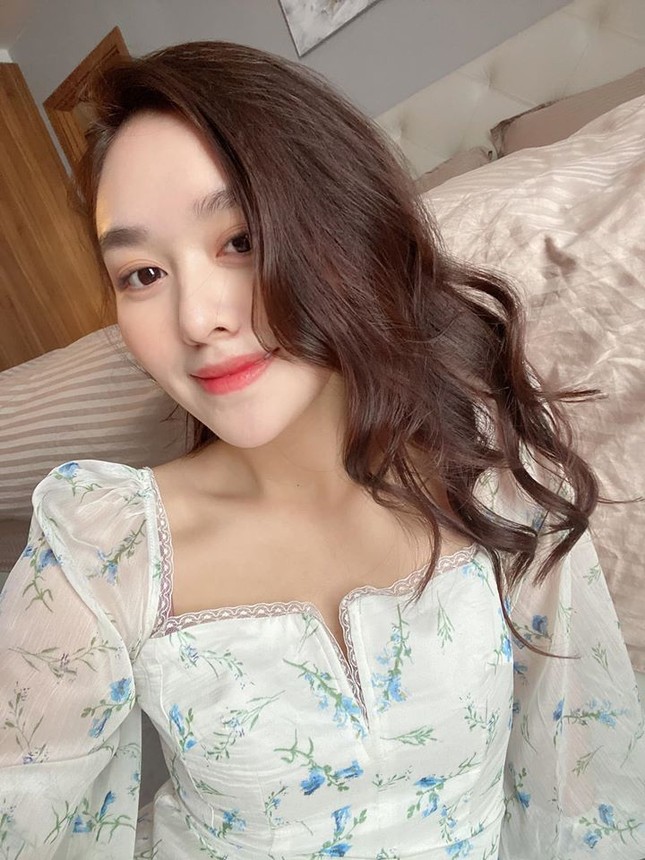 Mặc đồ bơi đơn giản, Lan Khuê vẫn làm fans 'phát sốt' với đường cong 'bỏng mắt' ảnh 11