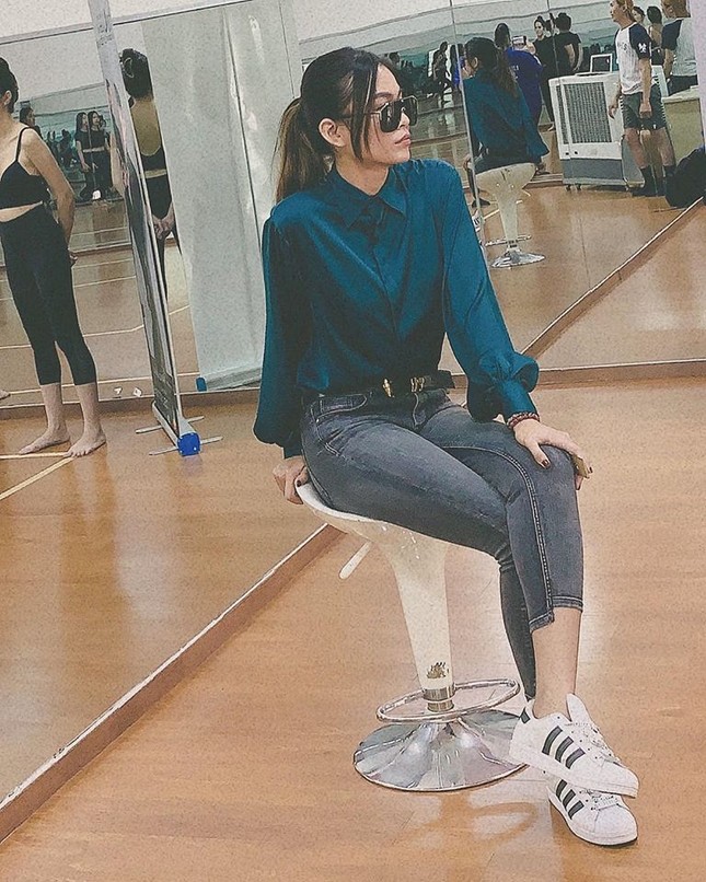Mặc đồ bơi đơn giản, Lan Khuê vẫn làm fans 'phát sốt' với đường cong 'bỏng mắt' ảnh 12