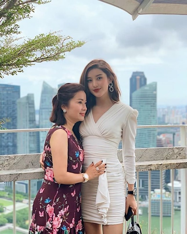 Hoa hậu Mỹ Linh liên tục tung ảnh bikini, khoe đường cong 'gây mê' ảnh 12
