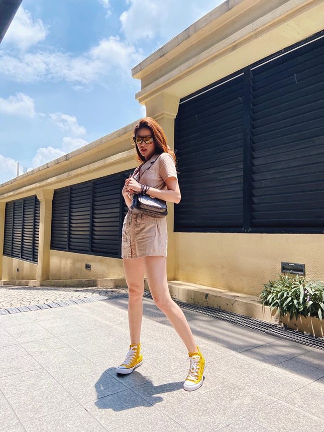 Hoa hậu Mỹ Linh liên tục tung ảnh bikini, khoe đường cong 'gây mê' ảnh 8