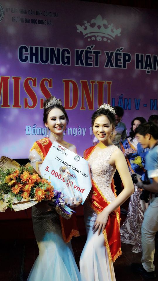 Hoa khôi ĐH Đồng Nai dự thi hoa hậu: Mặt xinh, tiếng Anh 'đỉnh' lại còn biết đàn hát ảnh 6