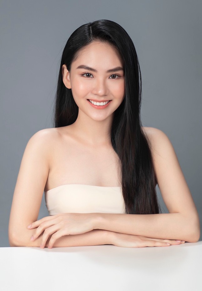 Hoa khôi ĐH Đồng Nai dự thi hoa hậu: Mặt xinh, tiếng Anh 'đỉnh' lại còn biết đàn hát ảnh 1