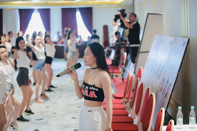 Hoa hậu Việt Nam 2020: 'Dàn thí sinh năm nay rất cao, vóc dáng đẹp' ảnh 2