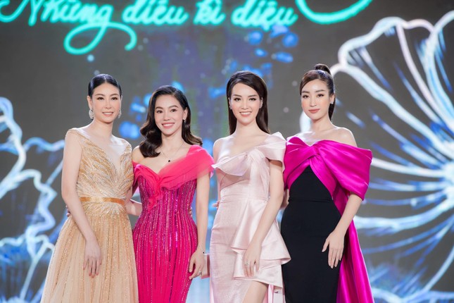Bộ ba giám khảo xinh đẹp vẫn còn choáng ngợp với đêm bán kết toàn quốc HHVN 2020! ảnh 1