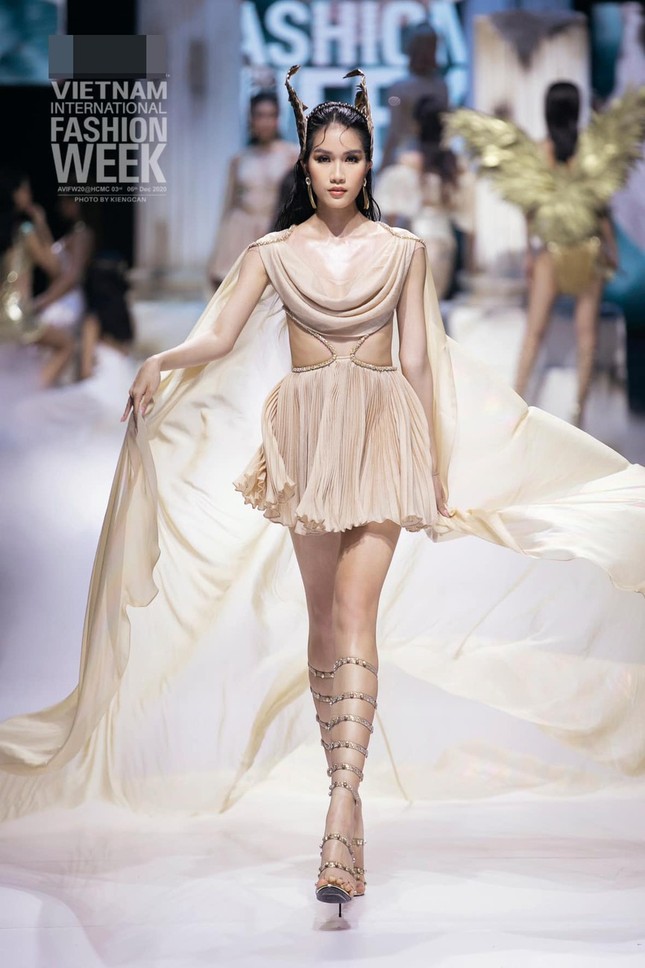 Top 3 HHVN 2020: Đỗ Thị Hà miệt mài từ thiện, Phương Anh – Ngọc Thảo chuẩn bị ‘chinh chiến’ quốc tế ảnh 15