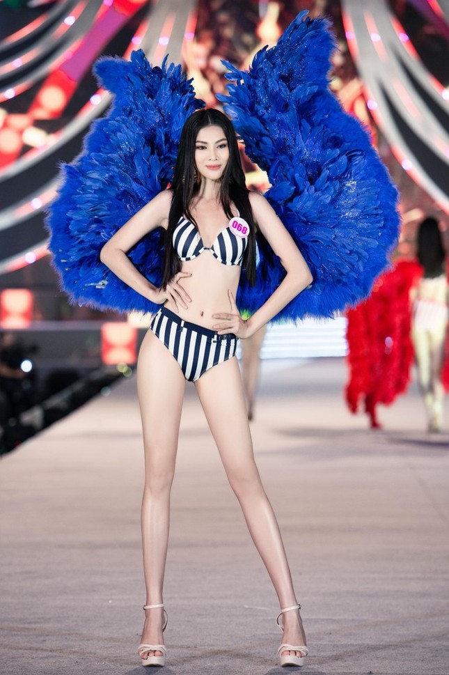 Top 3 HHVN 2020: Đỗ Thị Hà miệt mài từ thiện, Phương Anh – Ngọc Thảo chuẩn bị ‘chinh chiến’ quốc tế ảnh 21