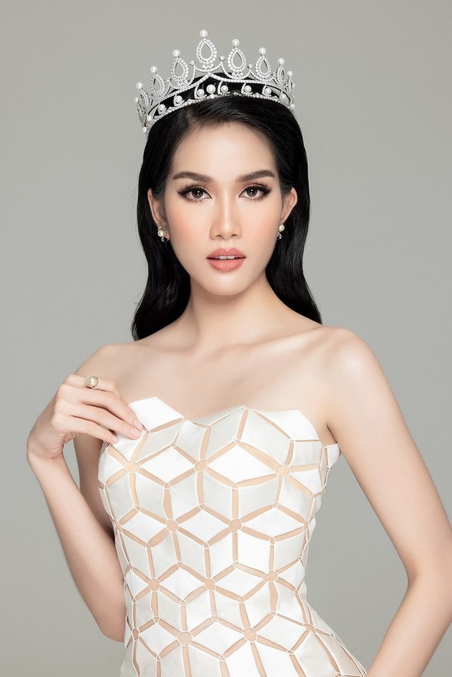 Top 3 HHVN 2020: Đỗ Thị Hà miệt mài từ thiện, Phương Anh – Ngọc Thảo chuẩn bị ‘chinh chiến’ quốc tế ảnh 13