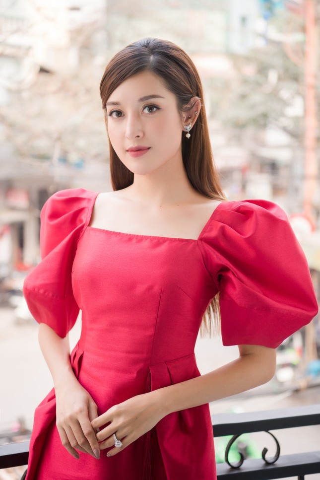 Huyền My chia sẻ về chuyện tình cảm ngày Valentine: Sẽ không yêu người trong giới showbiz! ảnh 1